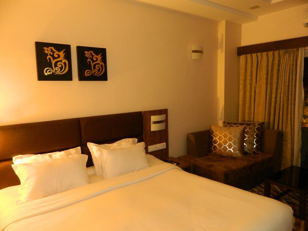 Pramod Convention & Hotel 4*
